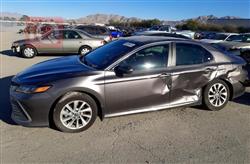 تۆیۆتا کامری